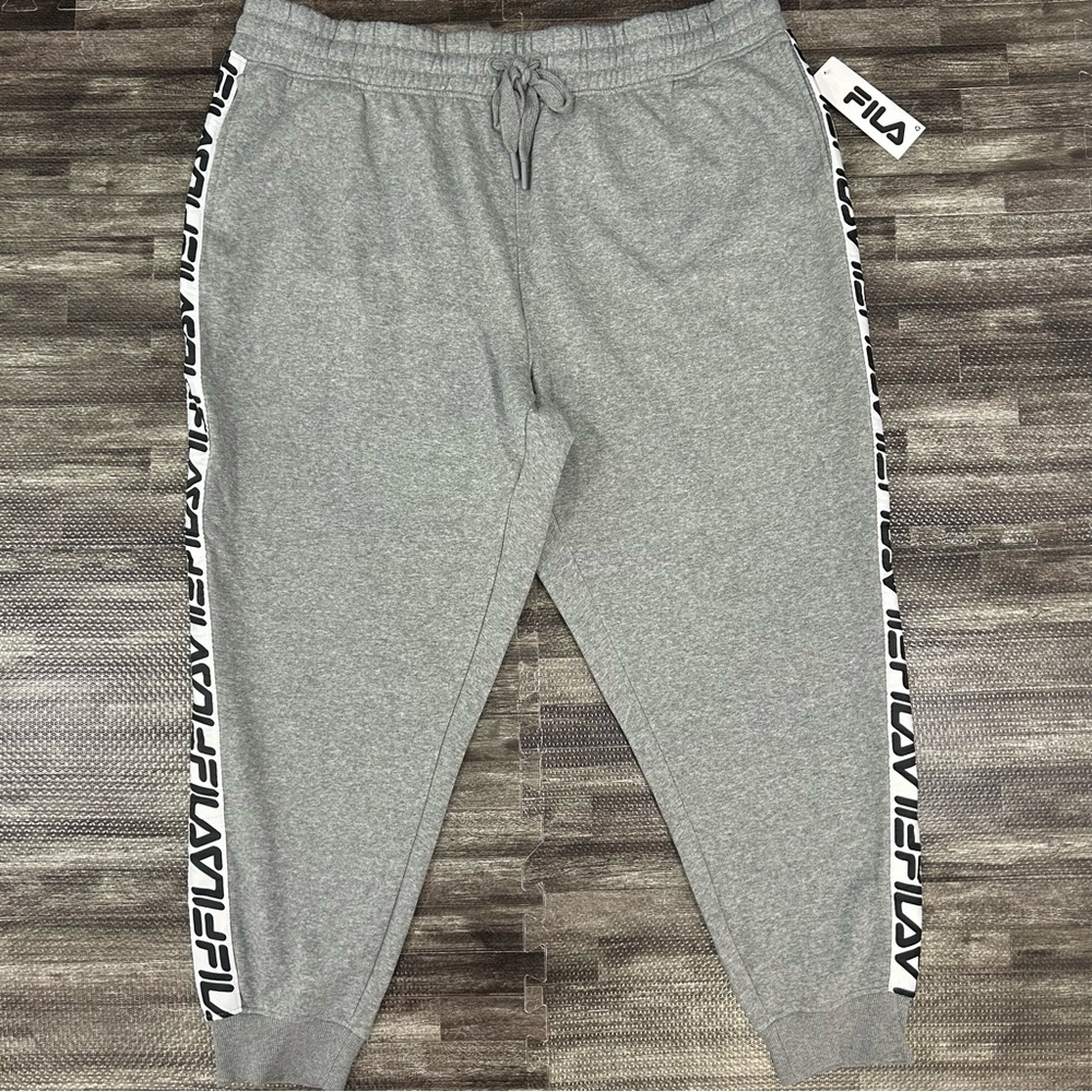 NWT Women’s Size 3X Gray WhiteTrim Spell Out Logo Tapered Jogger Sweatpants